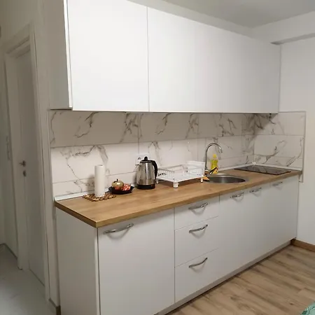 Boulevard Apartment *