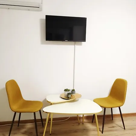 Boulevard Apartment *